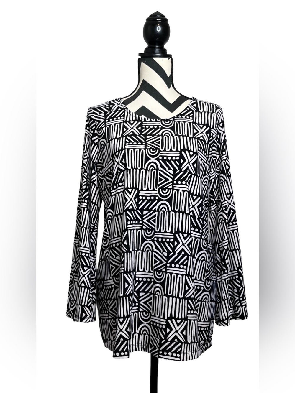 Geometric Art Bell-Sleeve Boat Neck Liquid Knit Long-Sleeve Tunic Top Sz M